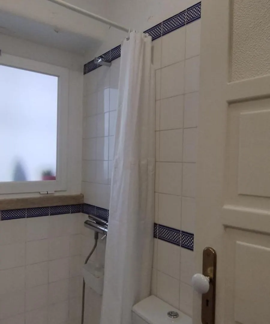 Charming Family Apartment Лиссабон